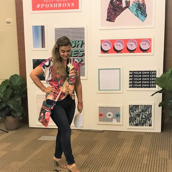 Welcome to my closet! 🤗 💋🥰Please read below👇🏻 - Picture 5 of 16